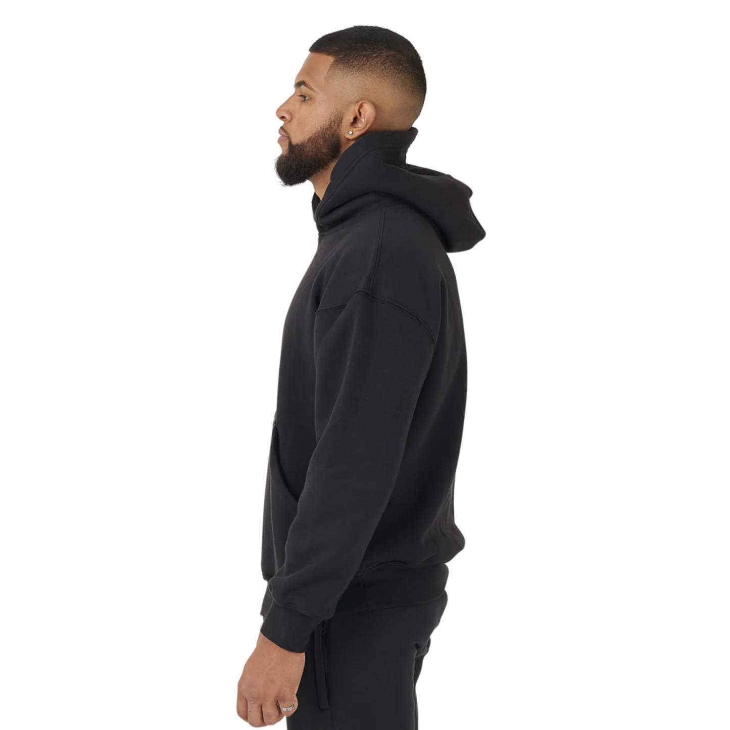 ESSENTIAL HOODIE - BLACK - BEMADE